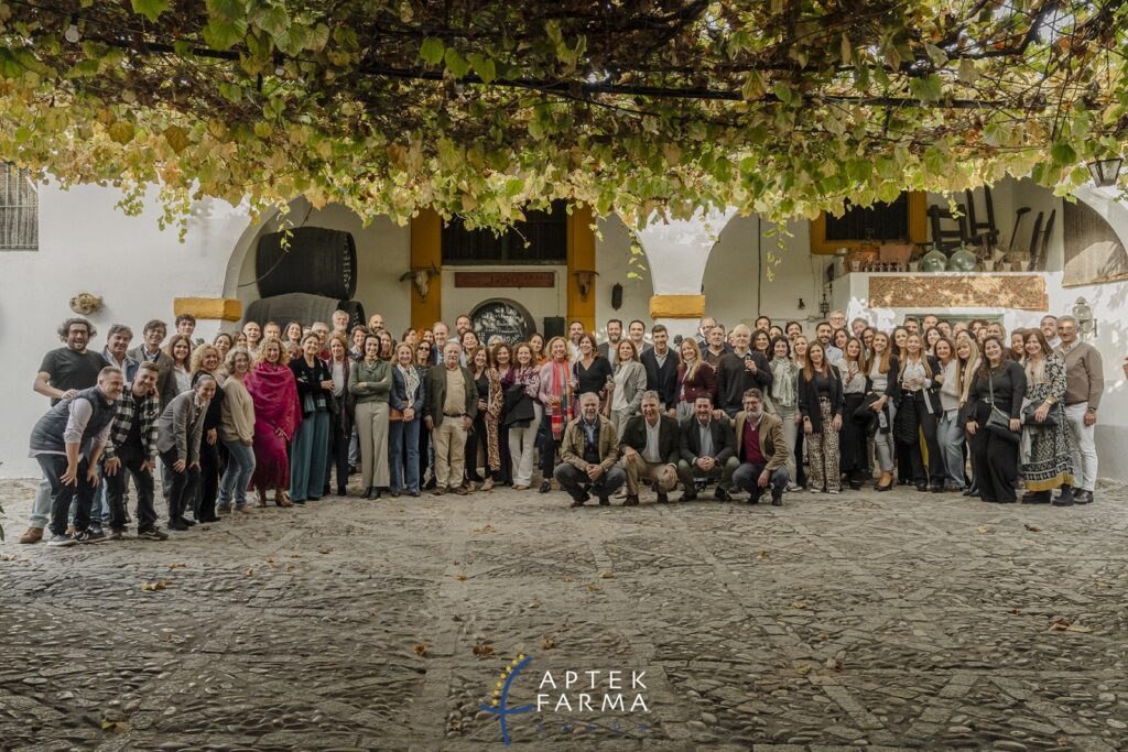 foto de familia X aniversario aptekfarma jerez